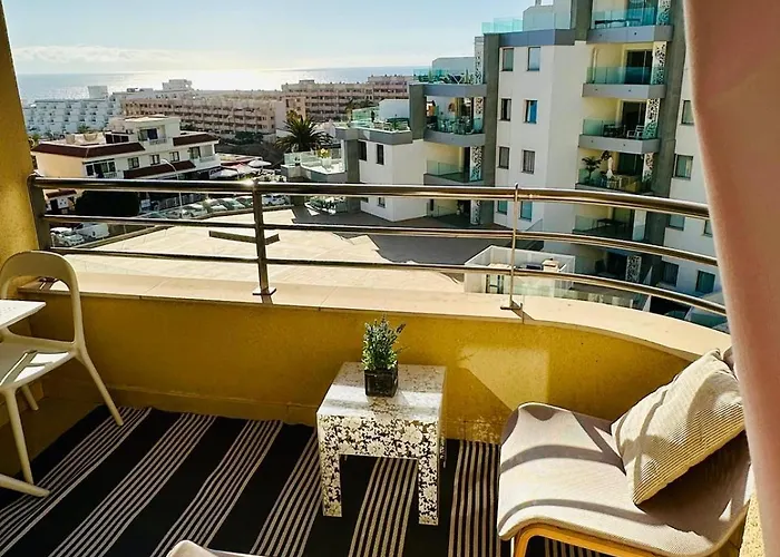 In Playa Paraiso Tenerife * アデヘ